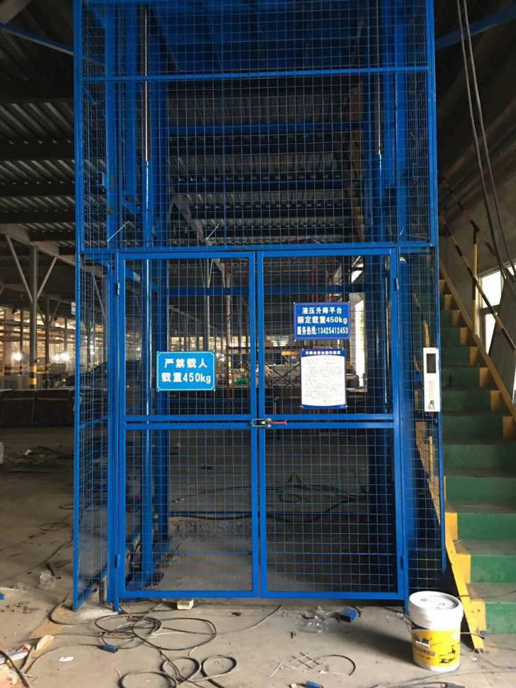 建筑工地升降機